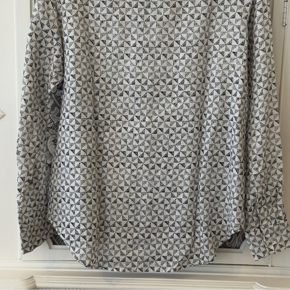 Frank & Eileen Black and White Geometric 
Relaxed Fit Eileen Linen Blouse - Picture 10 of 13